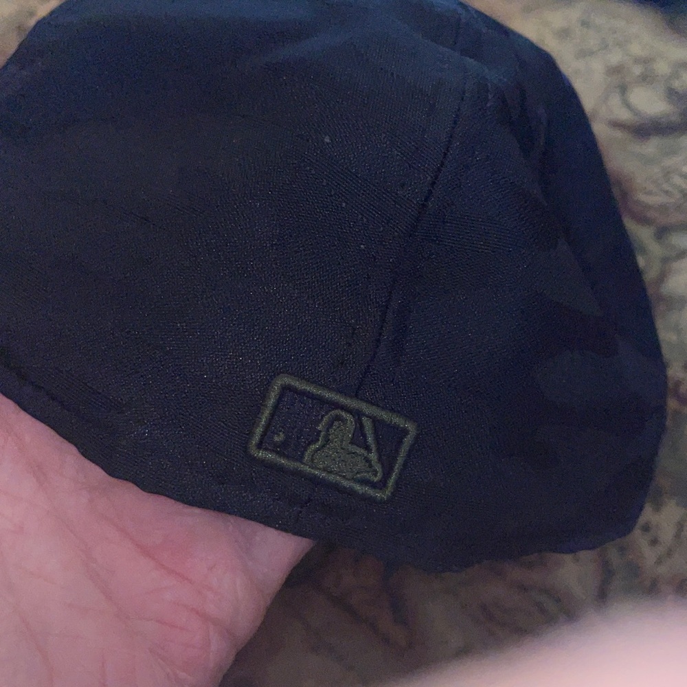 New Era Black Fitted Cap - Picture 3 of 7